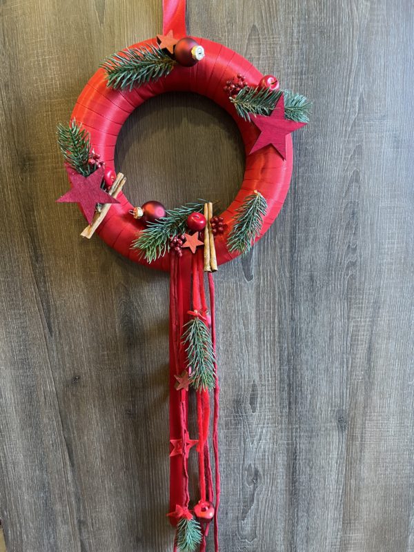 Couronne de porte pour Noël tons rouge et vert