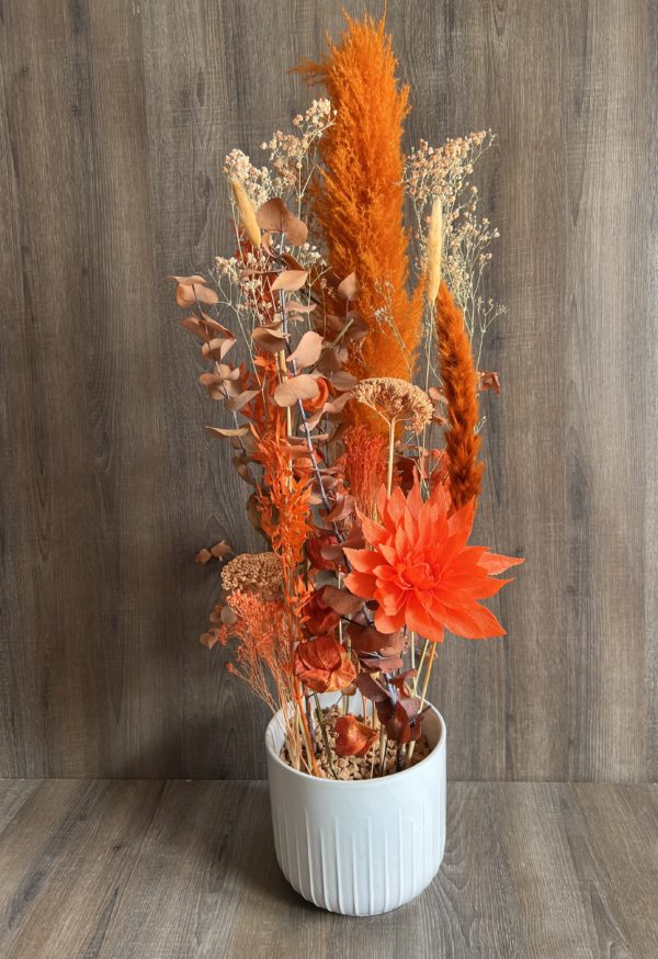 Arrangement en hauteur avec fleurs séchées et 1 dahlia éternel en papier « orang »