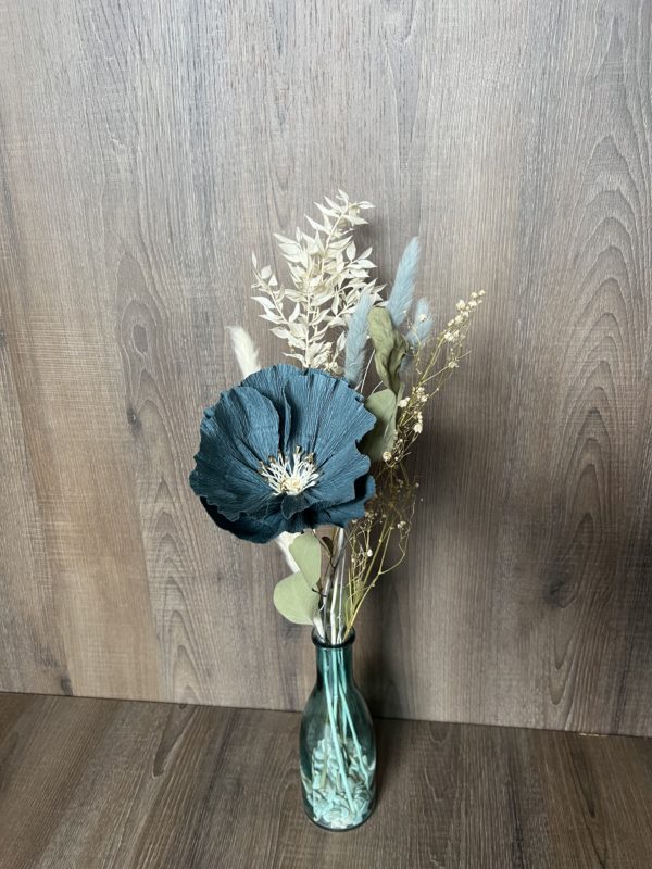 Un pavot "pétrol" éternel en papier avec vase et fleurs séchées