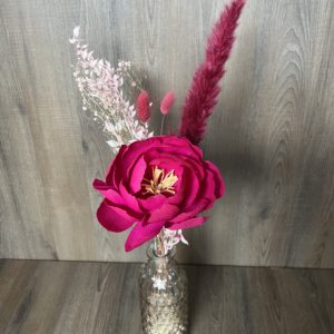 Une pivoine  "pink" éternelle en papier avec vase et fleurs séchées