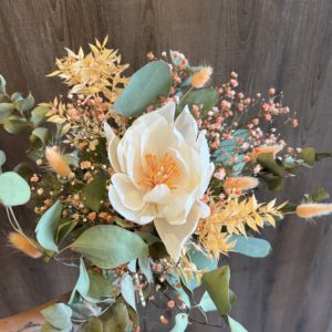1 bouquet de fleurs séchées avec 1 pivoine éternelle crème en papier ( sans vase)