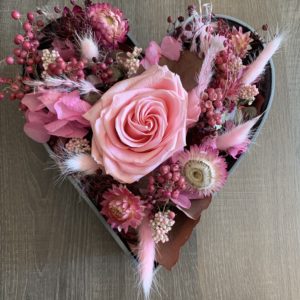 Inscription à l’atelier créatif du 22.04.2026 "Arrangement coeur avec 1 rose éternelle et fleurs séchées"