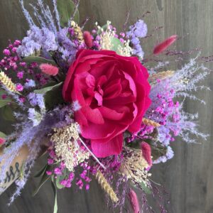 Un bouquet de fleurs séchées avec 1 pivoine éternelle pink en papier ( sans vase)