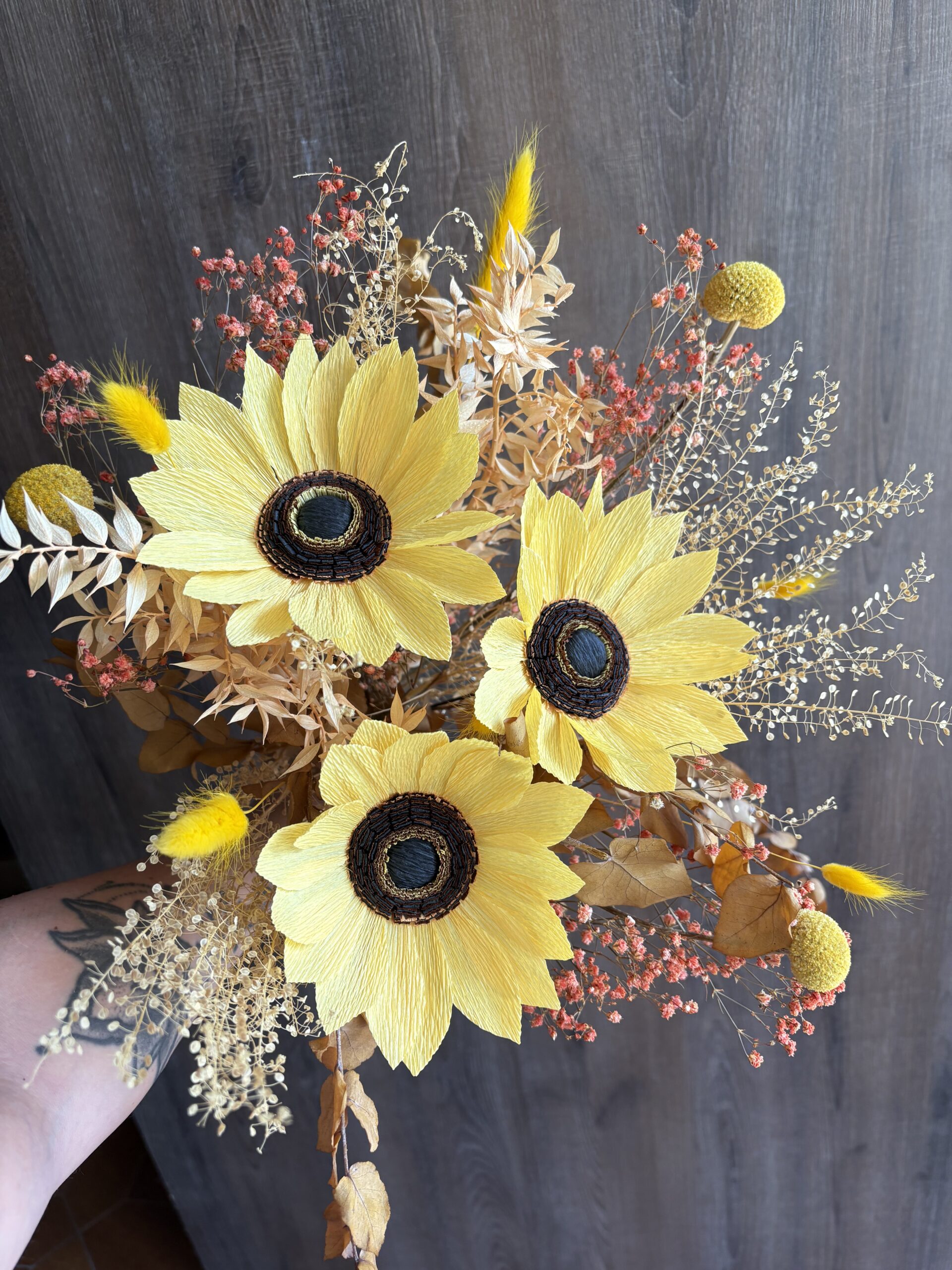 1bouquet de fleurs séchées avec 3 tournesols éternels en papier ( sans vase)